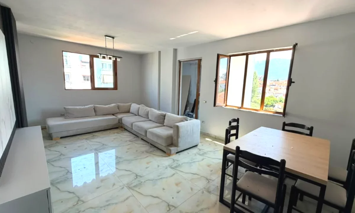 Shtepi ne shitje Apartament ne Tirane, 2+1, Mobilimi E mobiluar, Pagesa 165,000  Euro.