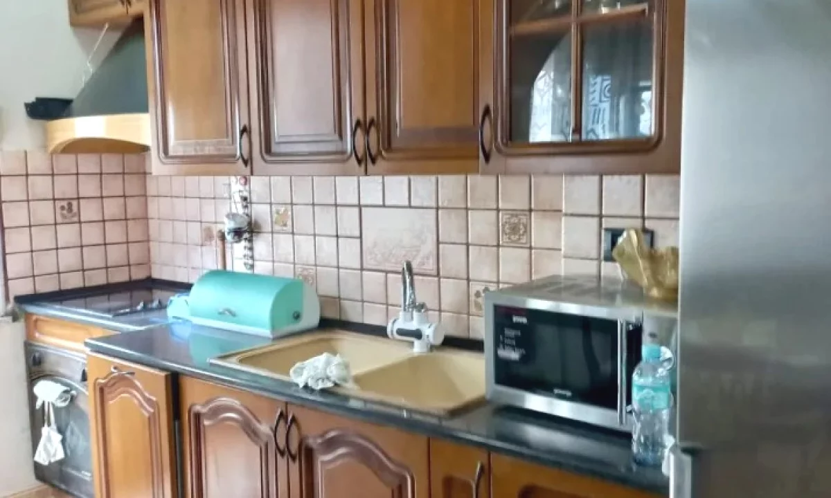 Shtepi me qera Apartament ne Tirane, 2+1, Mobilimi E mobiluar, Pagesa 600  Euro.