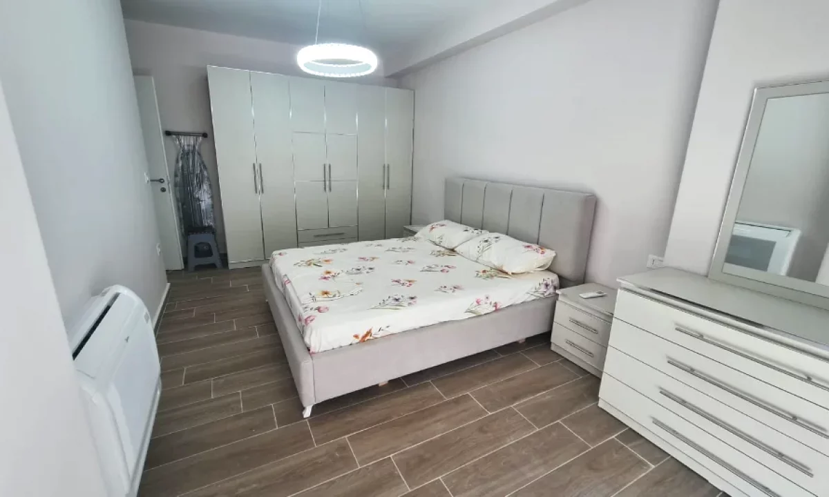 Shtepi me qera Apartament ne Tirane, 2+1, Mobilimi E mobiluar, Pagesa 550  Euro.