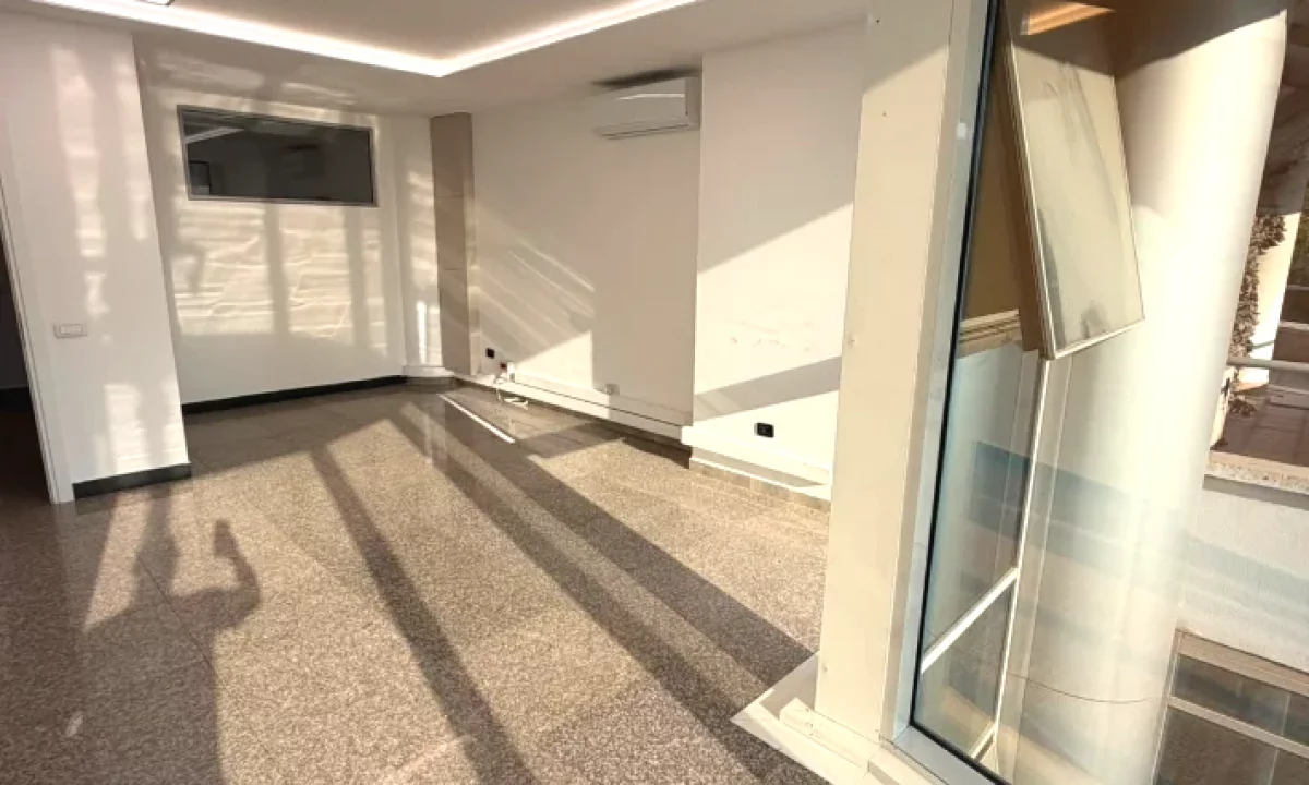 Jepet zyre me qira tek ish Blloku .