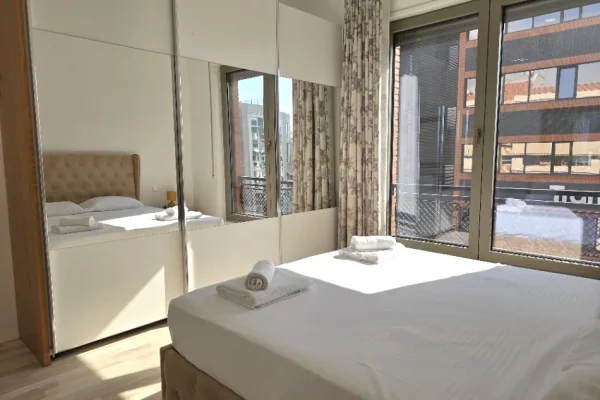 Jepet apartament 2+1+2 me qira tek Kompleksi Delijorgji , Pallati me Shigjeta , Rruga e Kavajes , Sq