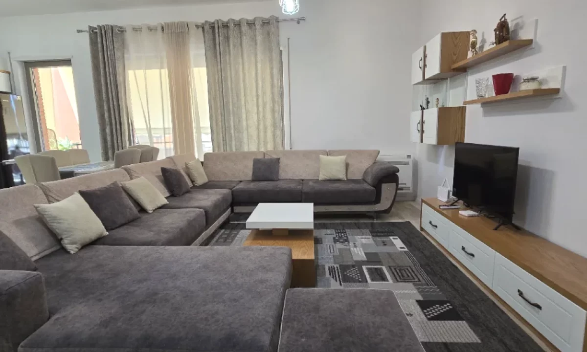 Shtepi me qera Apartament ne Tirane, 2+1, Mobilimi E mobiluar, Pagesa 700  Euro.
