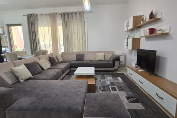 Jepet apartament 2+1 me qira tek Ambasada Amerikane , Rruga e Elbasanit .