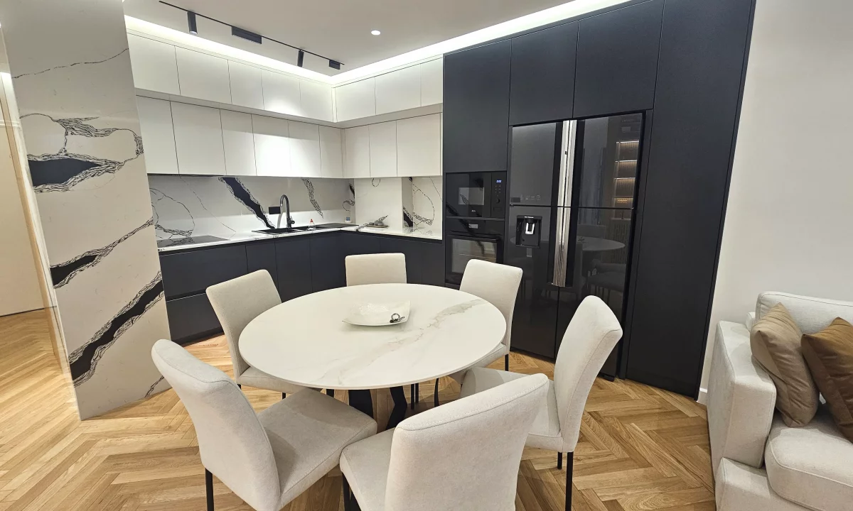 Shtepi ne shitje Apartament ne Tirane, 2+1, Mobilimi E mobiluar, Pagesa 185,000  Euro.
