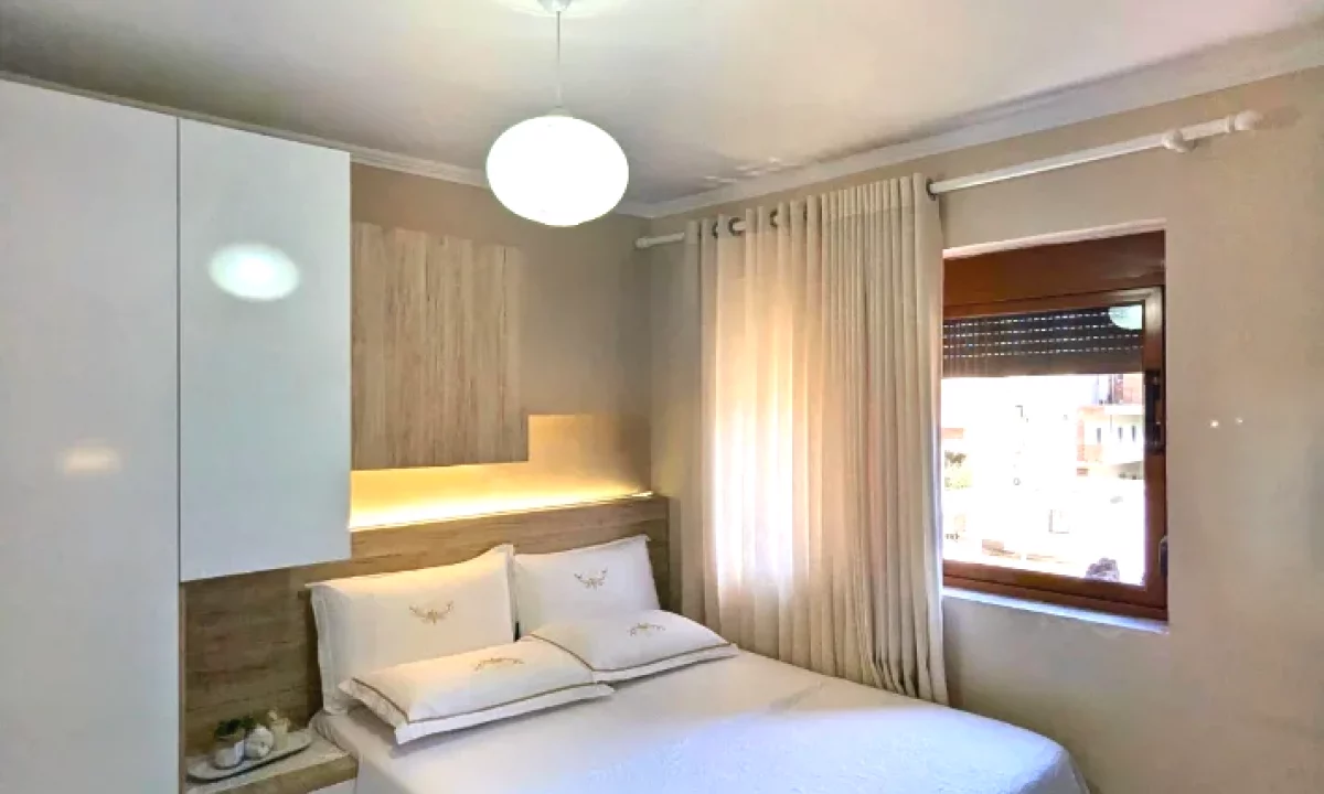 Shtepi ne shitje Apartament ne Vlore, 1+1, Mobilimi E mobiluar, Pagesa 88,000  Euro.