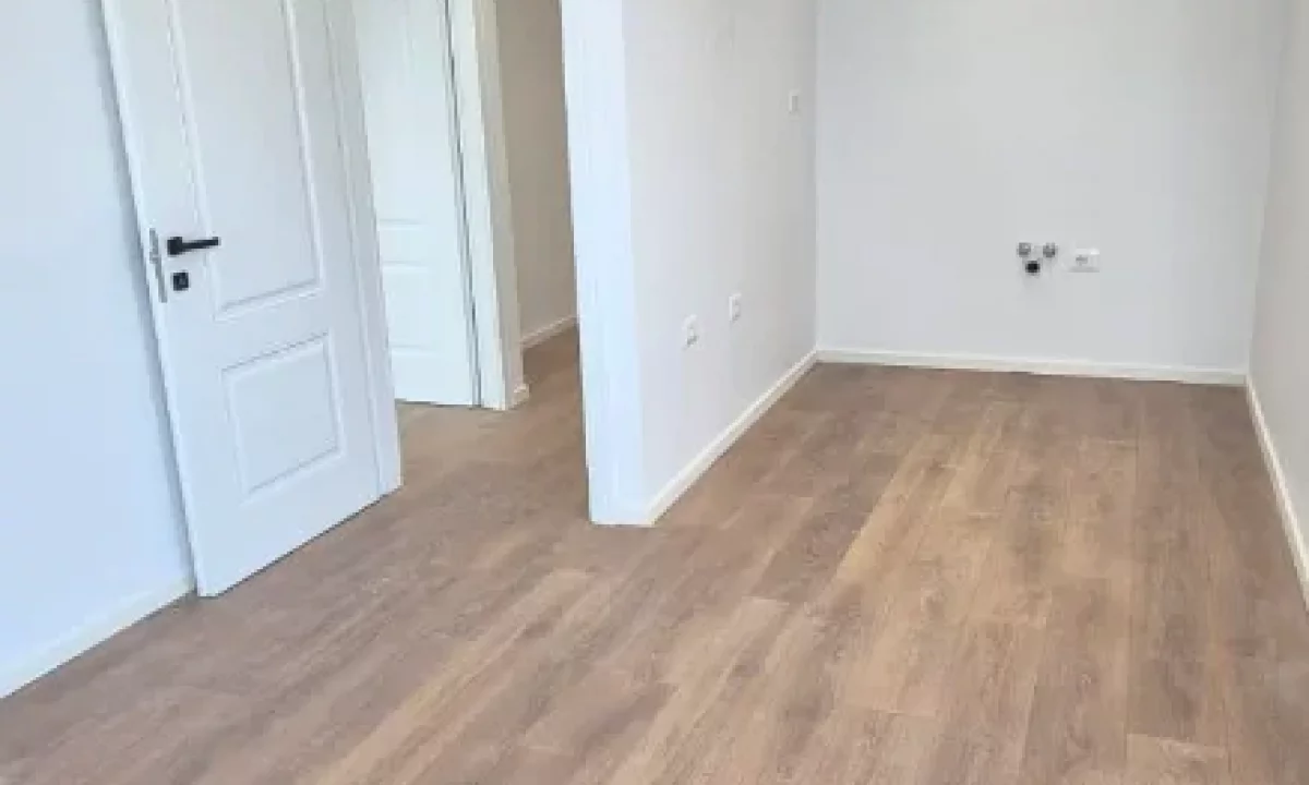 Shtepi ne shitje Apartament ne Tirane, 1+1, Mobilimi Bosh, pa mobiluar, Pagesa 143,000  Euro.