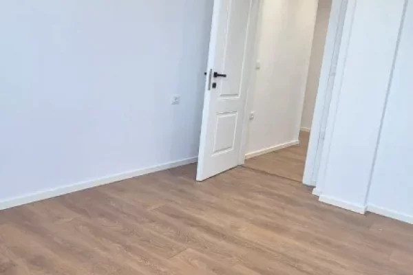 Shitet Apartament 2+1 ne rrugen Fadil Bodinaku pallat i ri me ashensor, Komuna e Parisit , Blloku i 