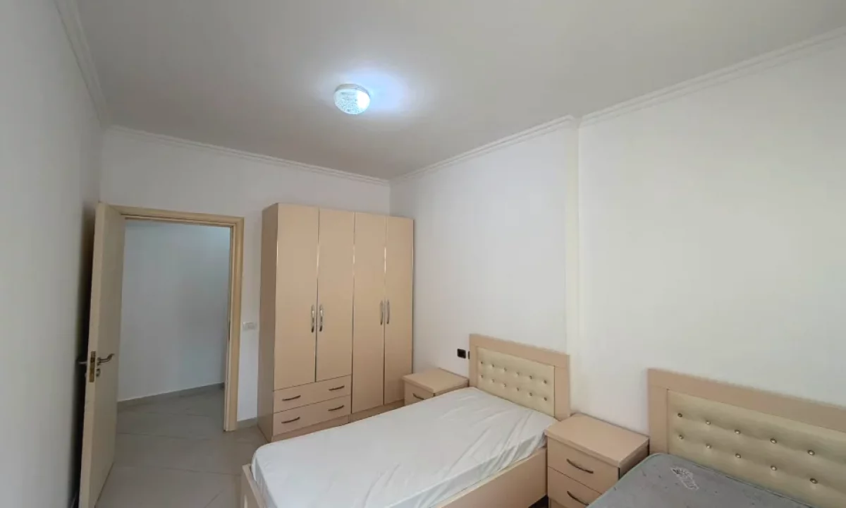 Shtepi me qera Apartament ne Tirane, 2+1, Mobilimi E mobiluar, Pagesa 500  Euro.