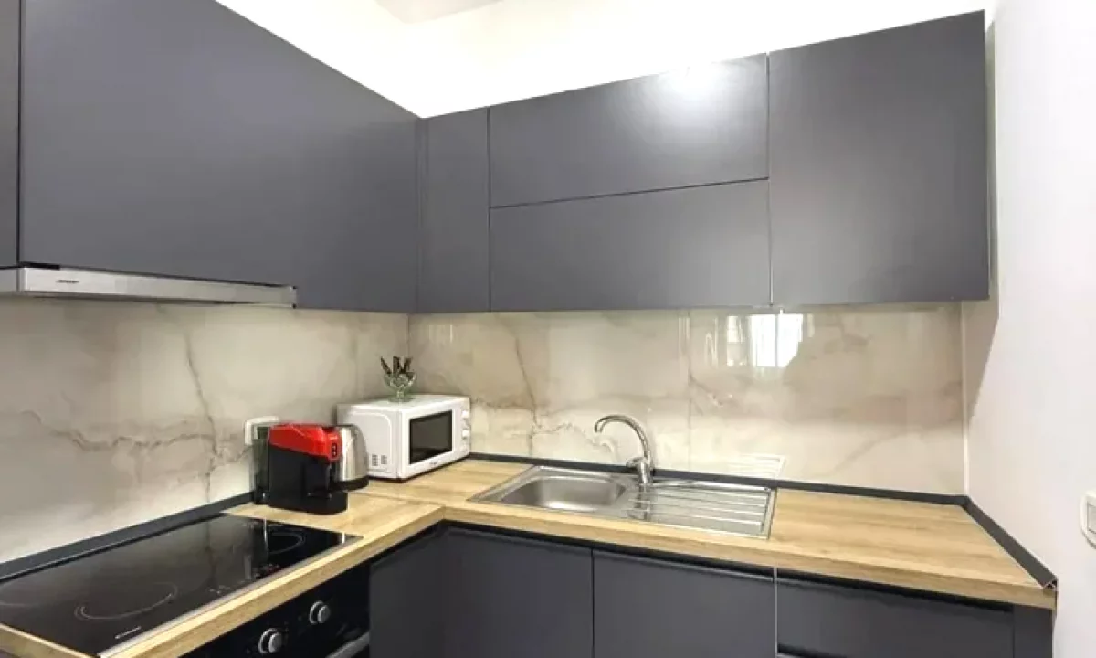 Shtepi me qera Apartament ne Tirane, 3+1, Mobilimi E mobiluar, Pagesa 1,200  Euro.