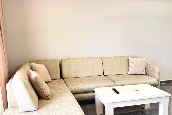Shtepi me qera 2+1 ne Tirane - 900 Euro