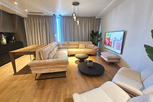 Shtepi me qera 2+1 ne Tirane - 2,500 Euro