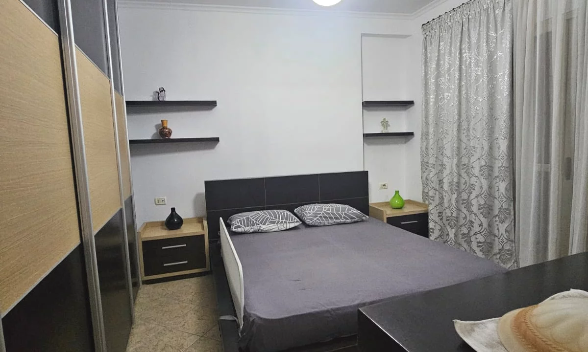 Shtepi me qera Apartament ne Tirane, 2+1, Mobilimi E mobiluar, Pagesa 600  Euro.