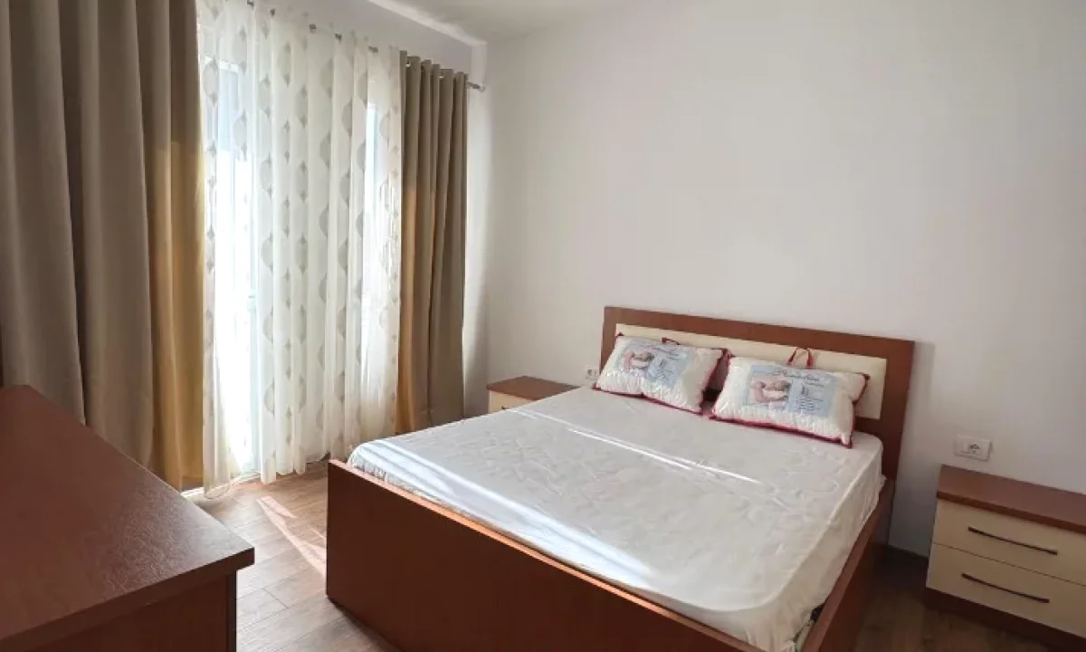 Shtepi me qera Apartament ne Tirane, 2+1, Mobilimi E mobiluar, Pagesa 470  Euro.