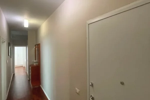 Jepet apartament 1+1 me qira tek Pazari i ri , 9-katshet , ministria e jashtme.