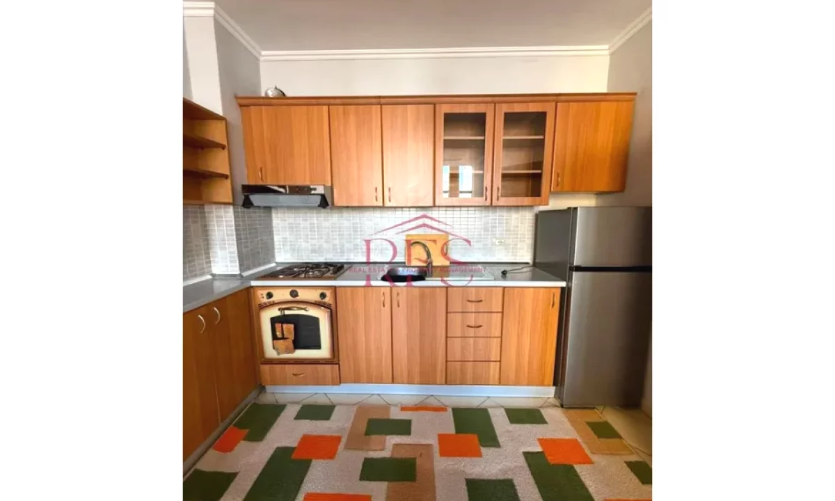 Shtepi me qera Apartament ne Tirane, 2+1, Mobilimi E mobiluar, Pagesa 500  Euro.