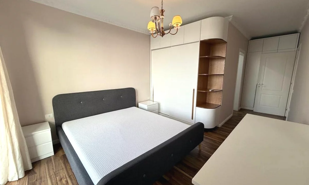 Shtepi ne shitje Apartament ne Tirane, 2+1, Mobilimi E mobiluar, Pagesa 300,000  Euro.