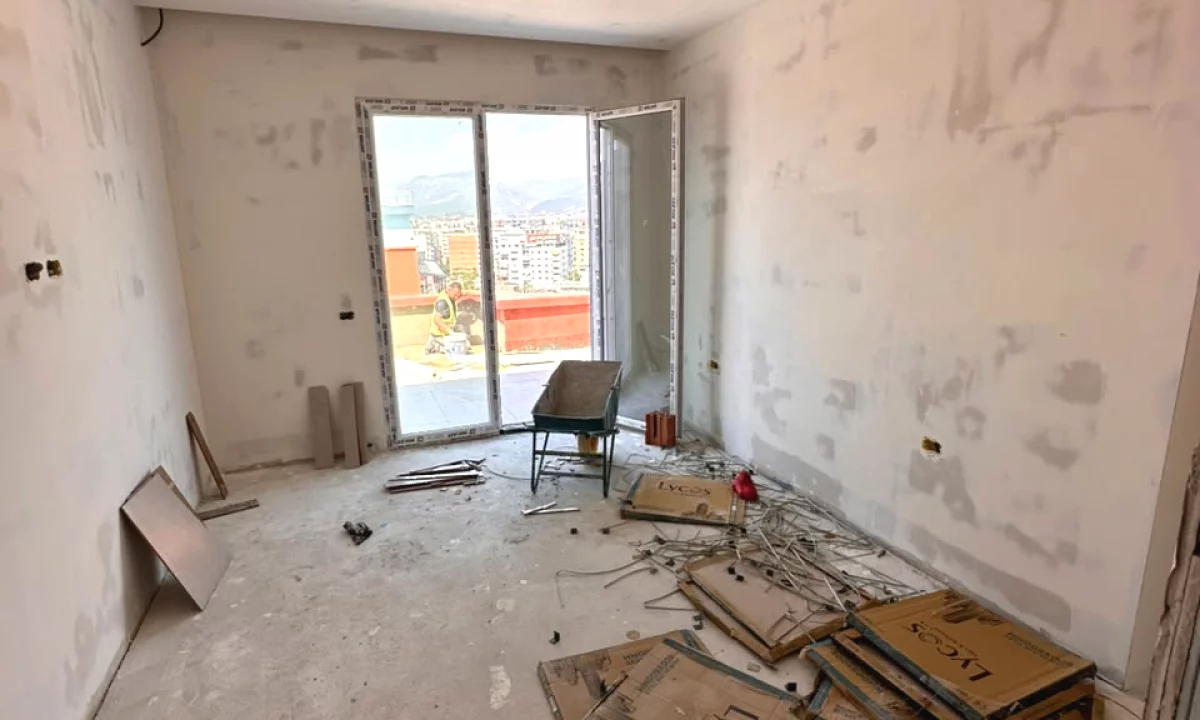 Shtepi ne shitje Apartament ne Tirane, 1+1, Mobilimi Bosh, pa mobiluar, Pagesa 140,000  Euro.