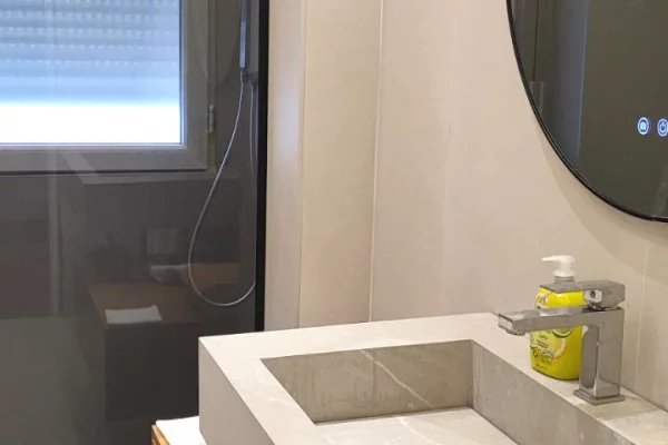 Shitet APARTAMENT 1+1 tek Fresku , Prane Motel Gaxherrit, Dajti , Linze , Shkoze .