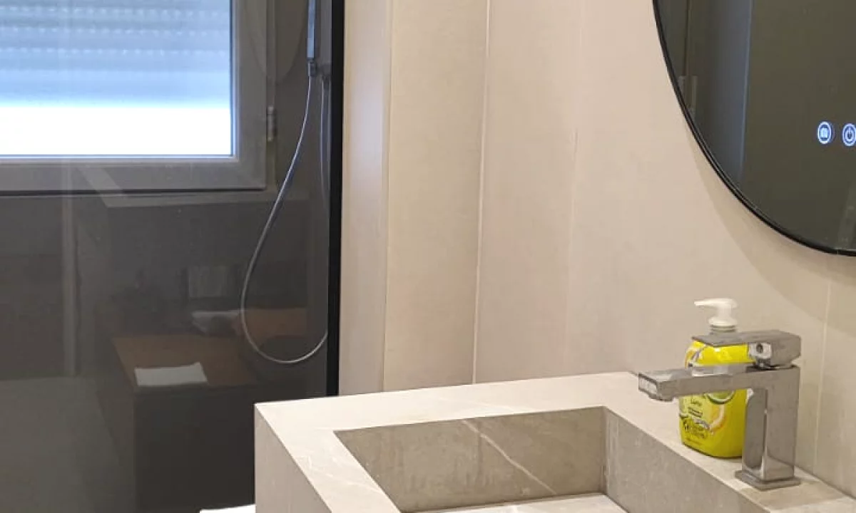 Shtepi ne shitje Apartament ne Tirane, 1+1, Mobilimi E mobiluar, Pagesa 108,000  Euro.