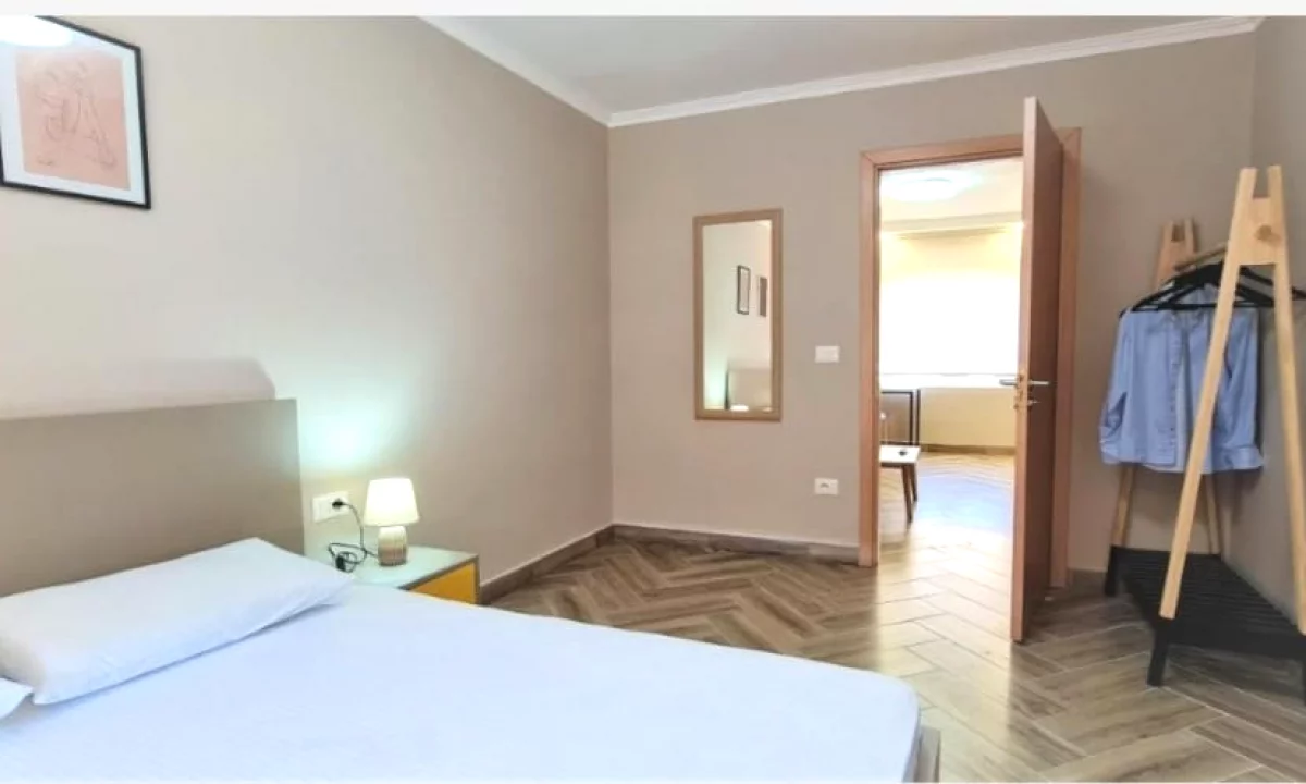 Shtepi ne shitje Apartament ne Tirane, 1+1, Mobilimi E mobiluar, Pagesa 150,000  Euro.
