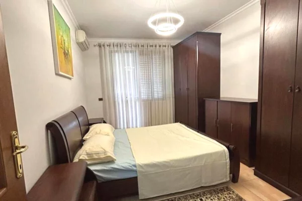 Shtepi me qera 2+1 ne Tirane - 750 Euro