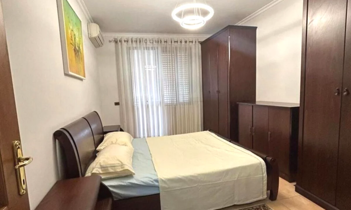 Shtepi me qera Apartament ne Tirane, 2+1, Mobilimi E mobiluar, Pagesa 750  Euro.