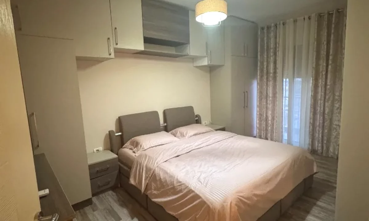 Shtepi me qera Apartament ne Tirane, 1+1, Mobilimi E mobiluar, Pagesa 500  Euro.