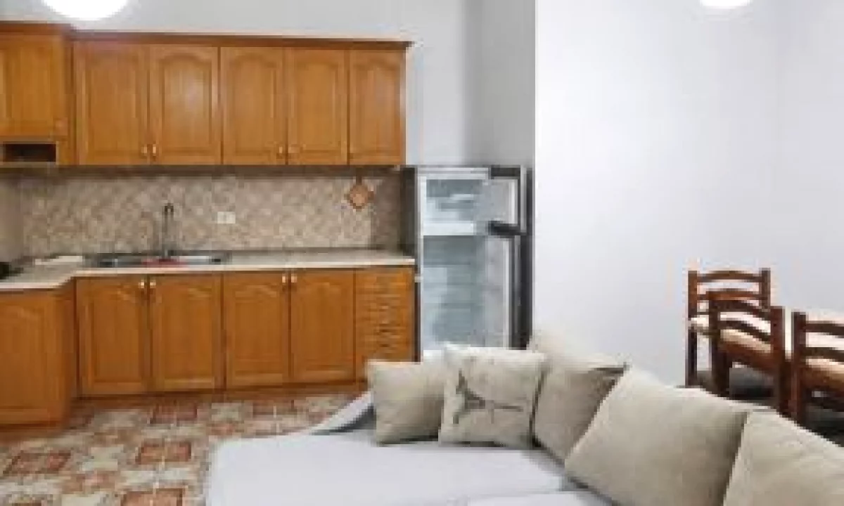 Shtepi me qera Apartament ne Tirane, 1+1, Mobilimi E mobiluar, Pagesa 550  Euro.