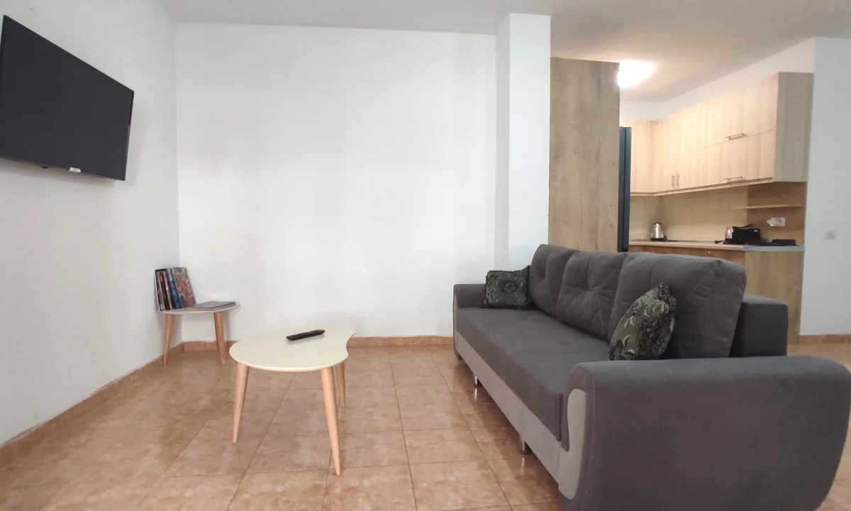 Shtepi me qera Apartament ne Tirane, 3+1, Mobilimi E mobiluar, Pagesa 600  Euro.