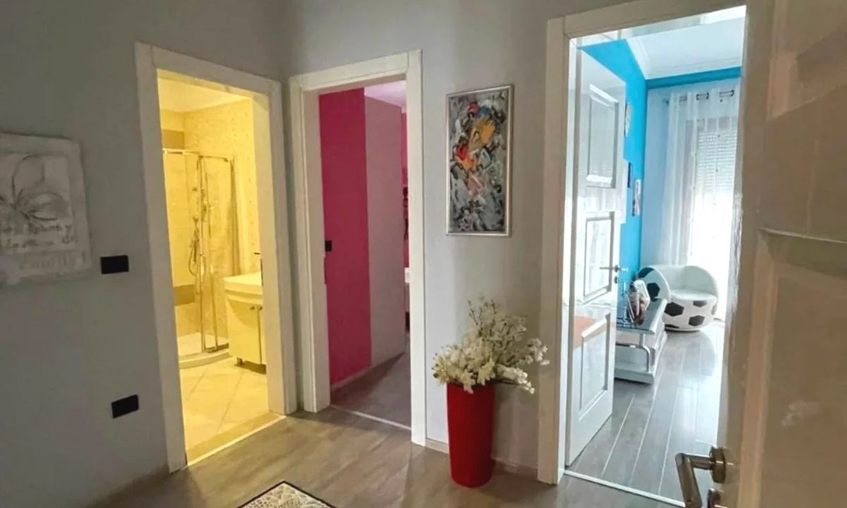 Shtepi me qera Apartament ne Tirane, 3+1, Mobilimi E mobiluar, Pagesa 1,150  Euro.