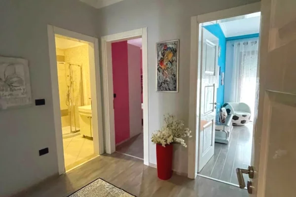 Shtepi me qera 3+1 ne Tirane - 1,150 Euro
