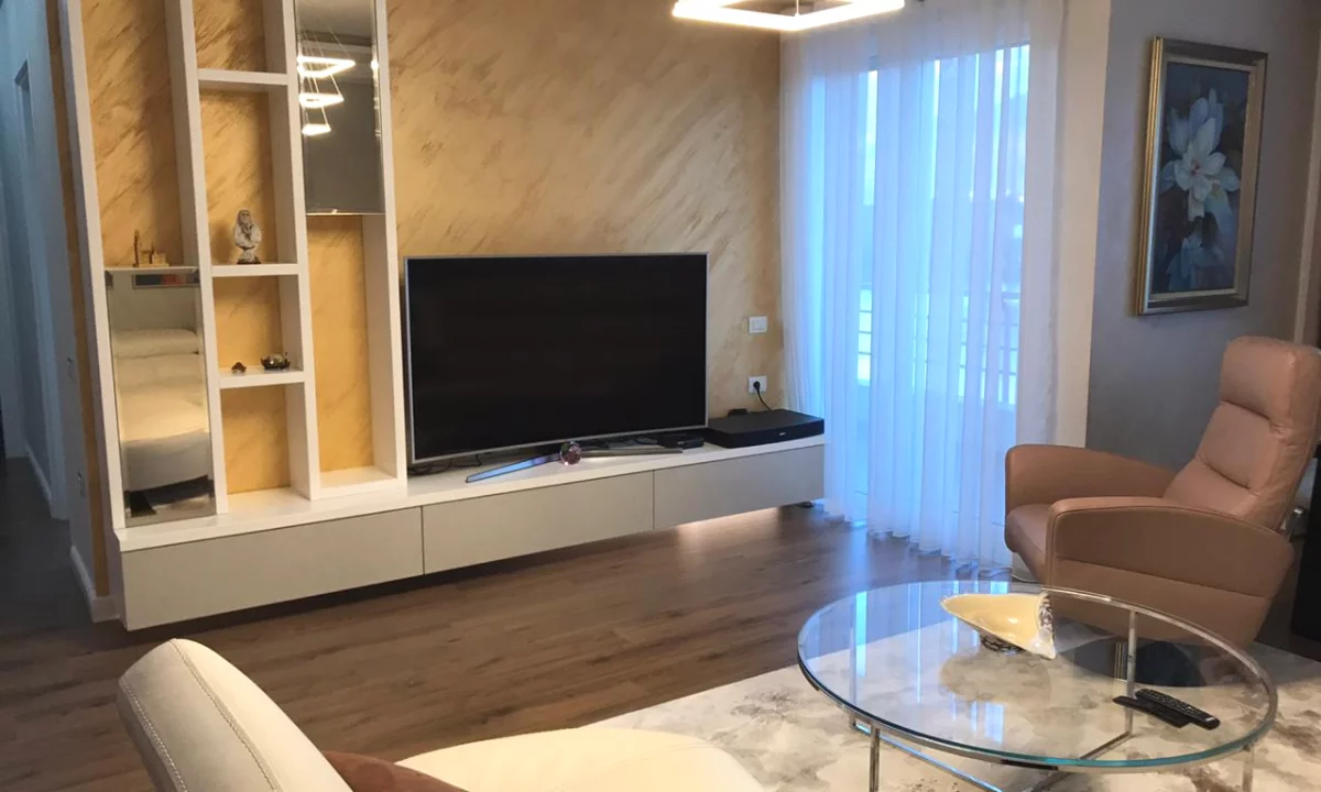Shtepi me qera Apartament ne Tirane, 2+1, Mobilimi E mobiluar, Pagesa 1,200  Euro.