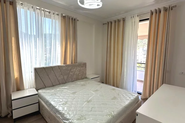 SHITET APARTAMENT 2+1+Verande ME PAMJE NGA LIQENI– Liqeni i Thate .