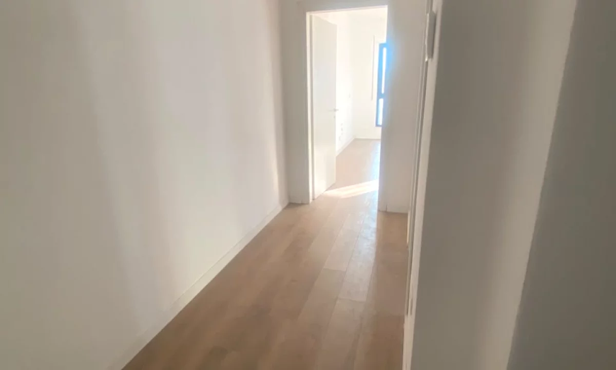 Shtepi ne shitje Apartament ne Tirane, 2+1, Mobilimi Bosh, pa mobiluar, Pagesa 283,500  Euro.