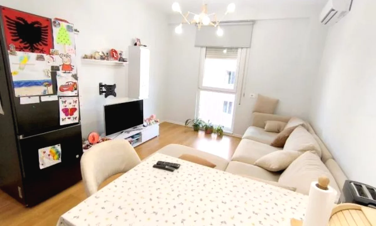 Shtepi me qera Apartament ne Tirane, 2+1, Mobilimi E mobiluar, Pagesa 650  Euro.
