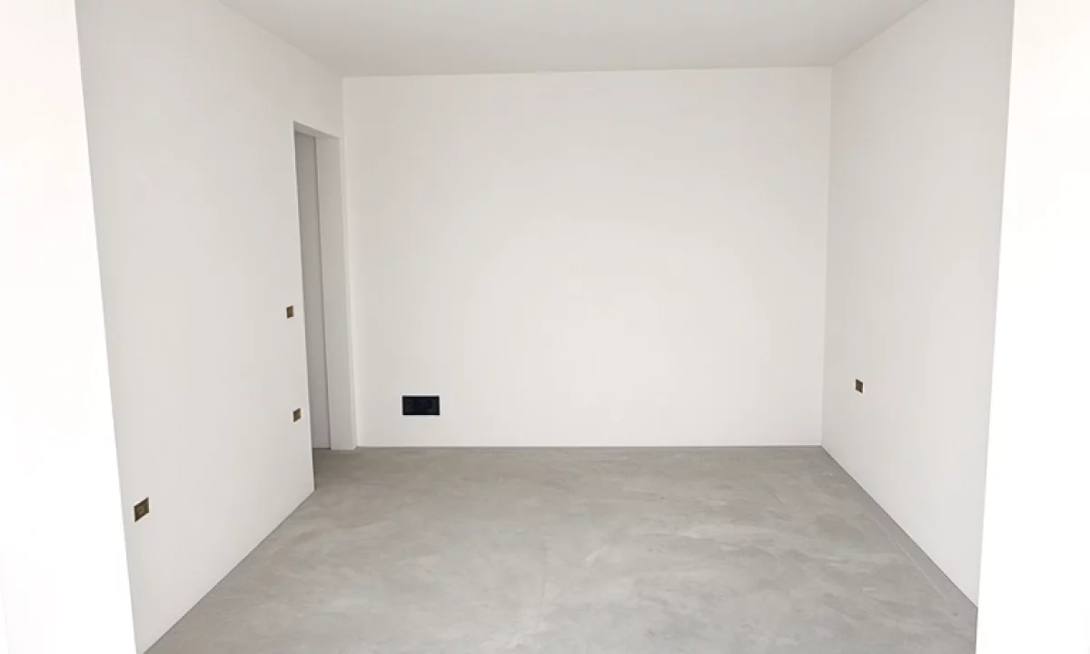 Shtepi ne shitje Apartament ne Tirane, 3+1, Mobilimi Bosh, pa mobiluar, Pagesa 300,000  Euro.