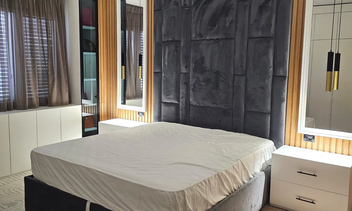 Shtepi ne shitje Apartament ne Tirane, 2+1, Mobilimi E mobiluar, Pagesa 180,000  Euro.