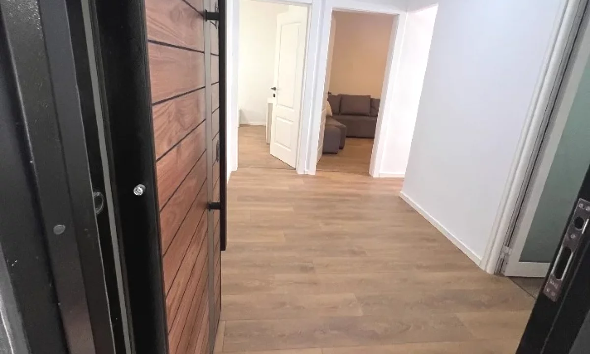 Shtepi ne shitje Apartament ne Tirane, 1+1, Mobilimi E mobiluar, Pagesa 117,000  Euro.