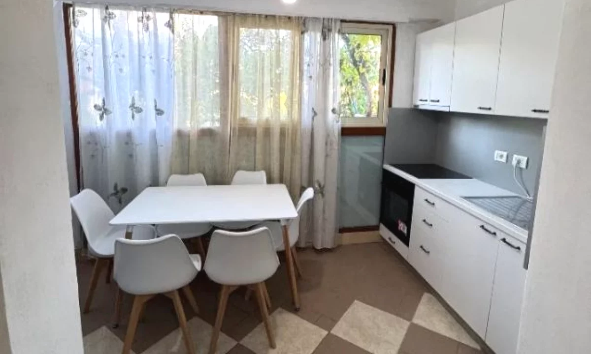 Shtepi me qera Apartament ne Tirane, 1+1, Mobilimi E mobiluar, Pagesa 470  Euro.
