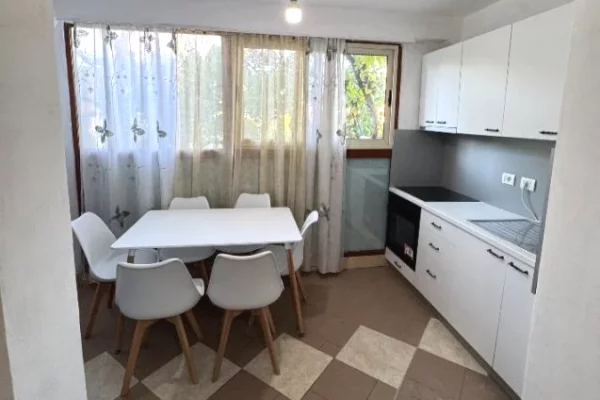 Jepet apartament 1+1 me qira ne Selite , Rruga Valentina Pistoli .