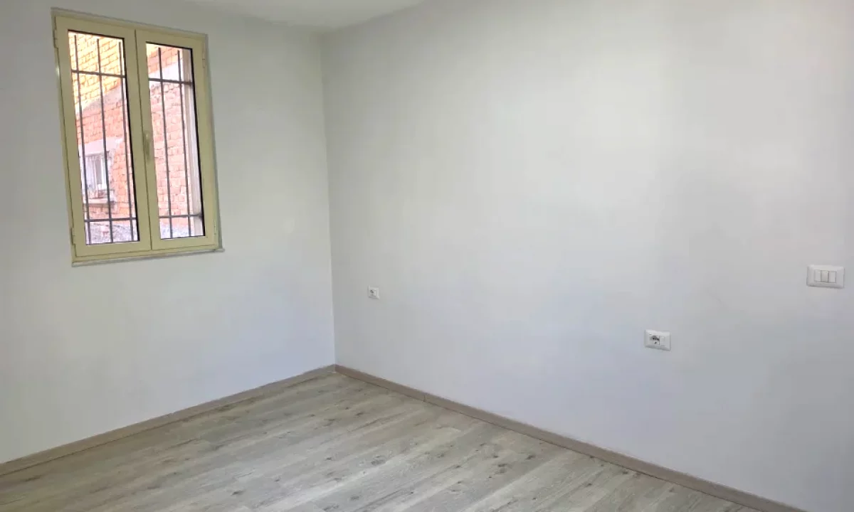 Shtepi me qera Vila Luksoze ne Tirane, 7+1, Mobilimi Bosh, pa mobiluar, Pagesa 1,500  Euro.