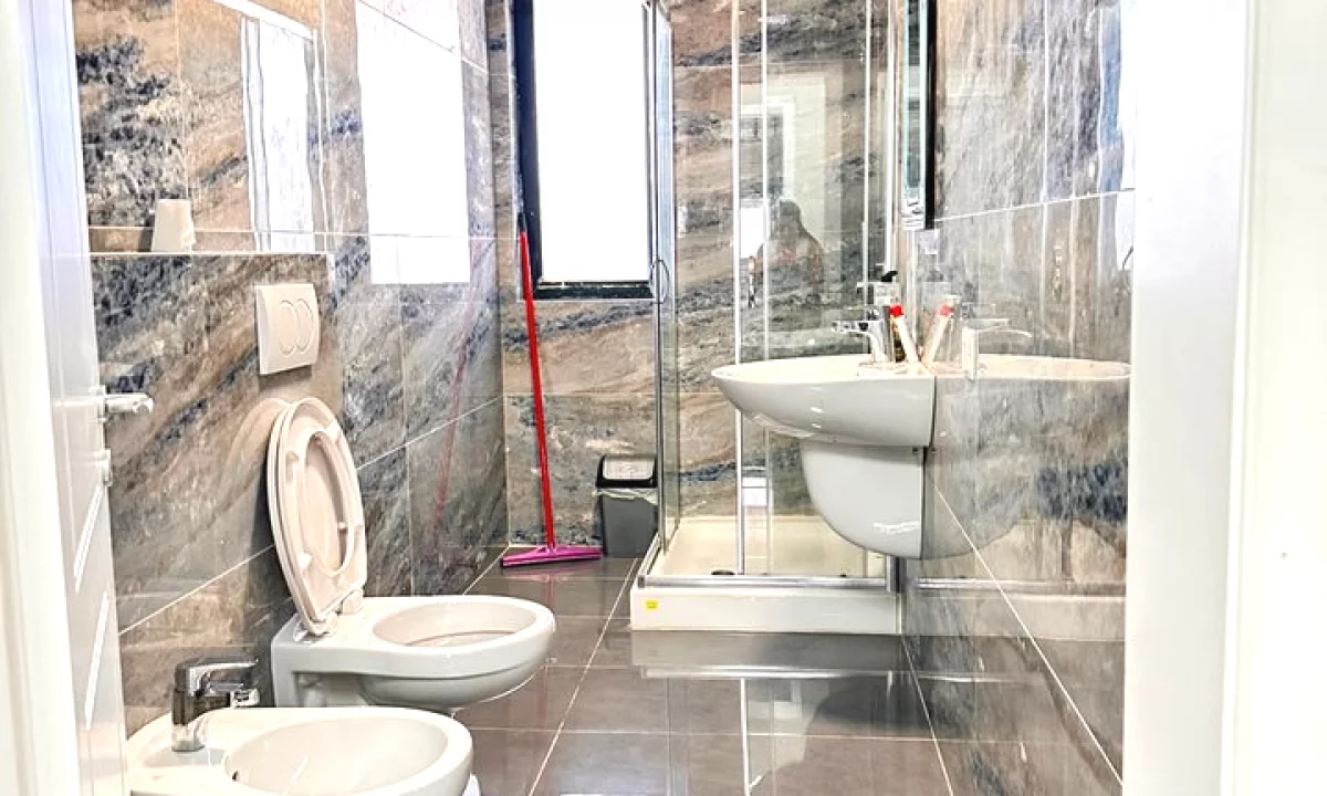 Shtepi me qera Apartament ne Tirane, 2+1, Mobilimi E mobiluar, Pagesa 830  Euro.