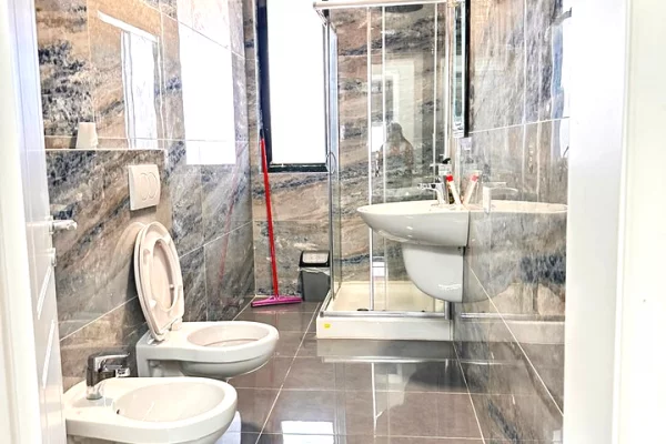 Shtepi me qera 2+1 ne Tirane - 830 Euro