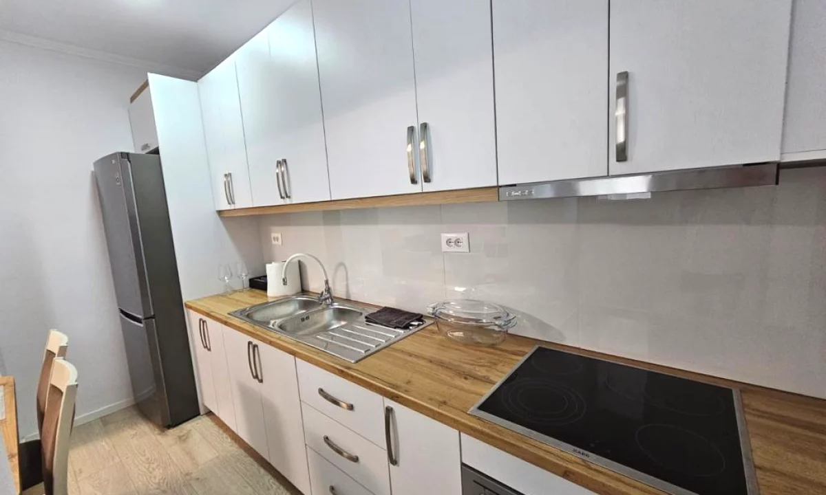 Shtepi me qera Apartament ne Tirane, 1+1, Mobilimi E mobiluar, Pagesa 700  Euro.