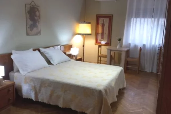 Jepet apartament 1+1 me qira ne Qender , tek Dollari , Sheshi Skenderbej , Rruga Myslym Shyri , Rrug