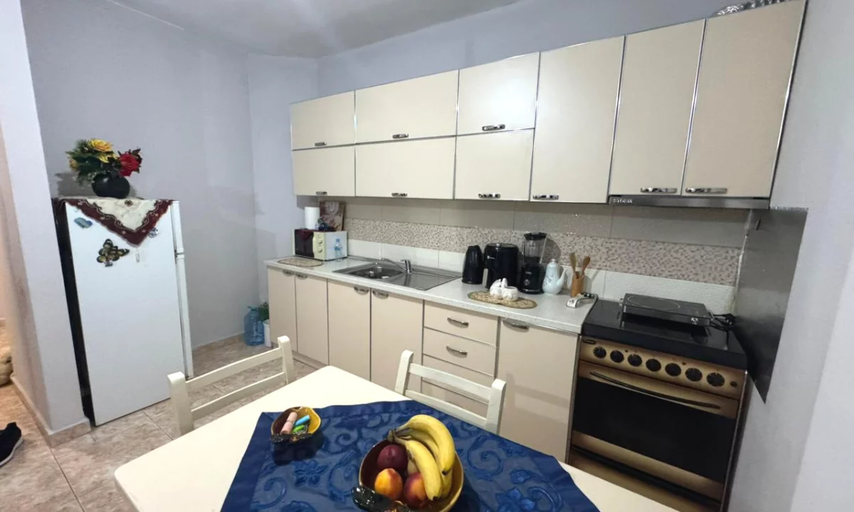 Shtepi ne shitje Apartament ne Tirane, 1+1, Mobilimi E mobiluar, Pagesa 105,000  Euro.
