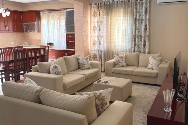 Shtepi me qera 3+1 ne Tirane - 950 Euro