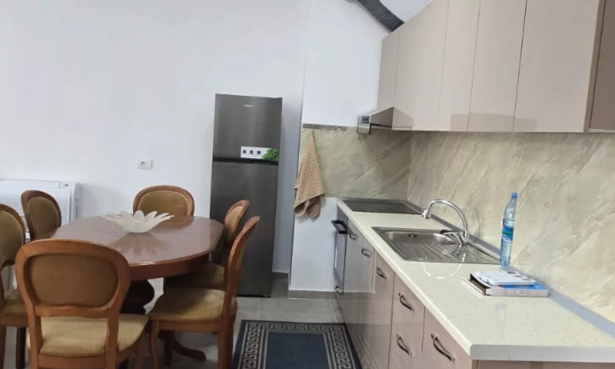 Shtepi me qera Apartament ne Tirane, 2+1, Mobilimi E mobiluar, Pagesa 550  Euro.