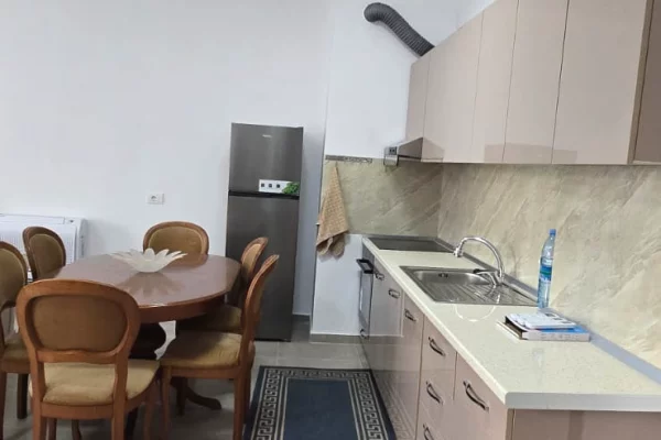 Shtepi me qera 2+1 ne Tirane - 550 Euro