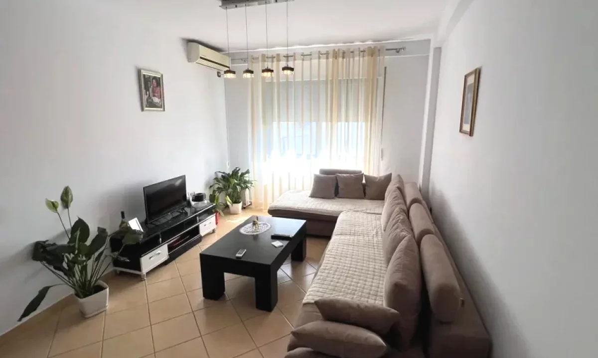 Shtepi ne shitje Apartament ne Tirane, 2+1, Mobilimi E mobiluar, Pagesa 145,000  Euro.